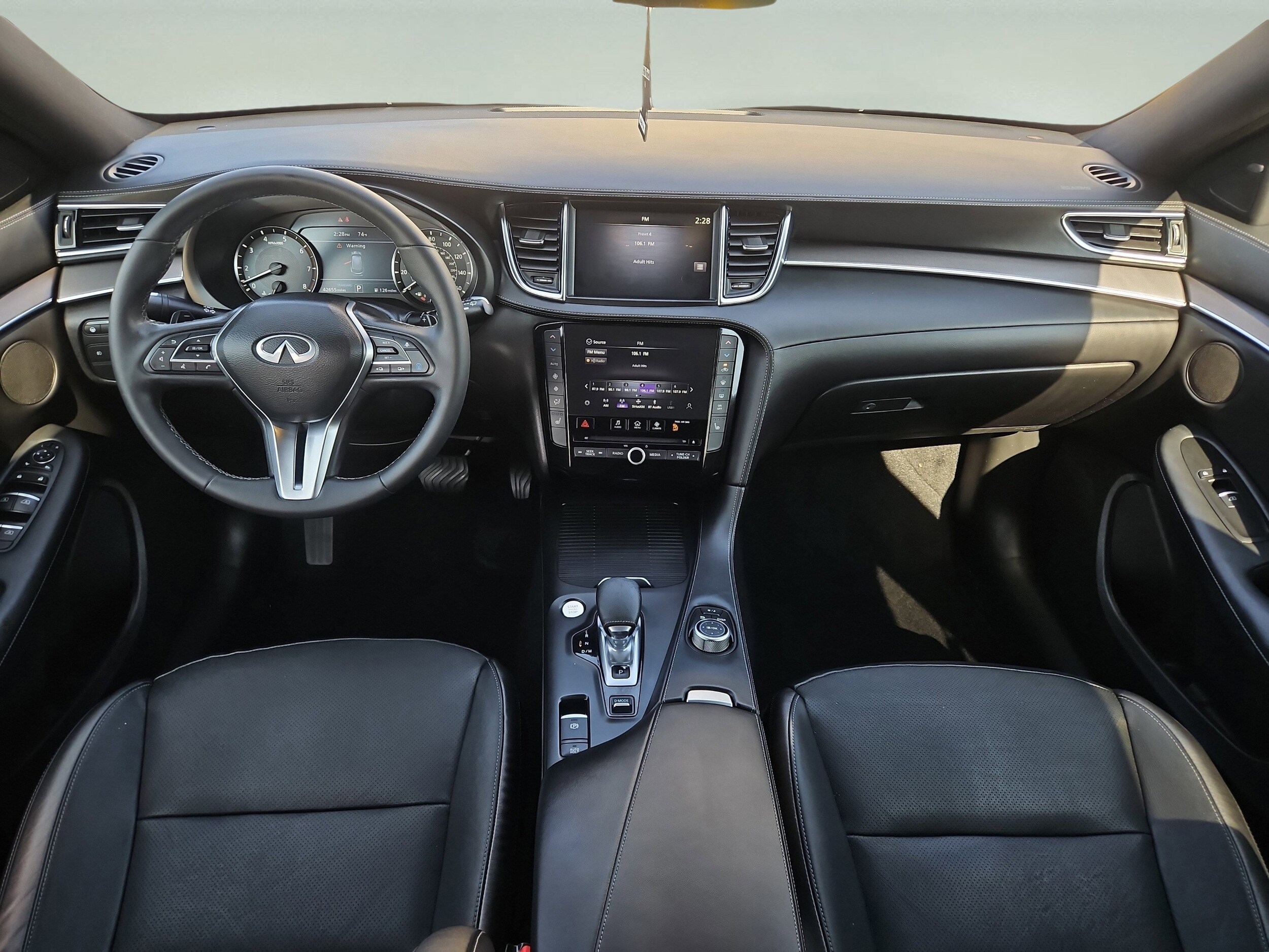 2022 Infiniti QX50 Luxe AWD photo 2