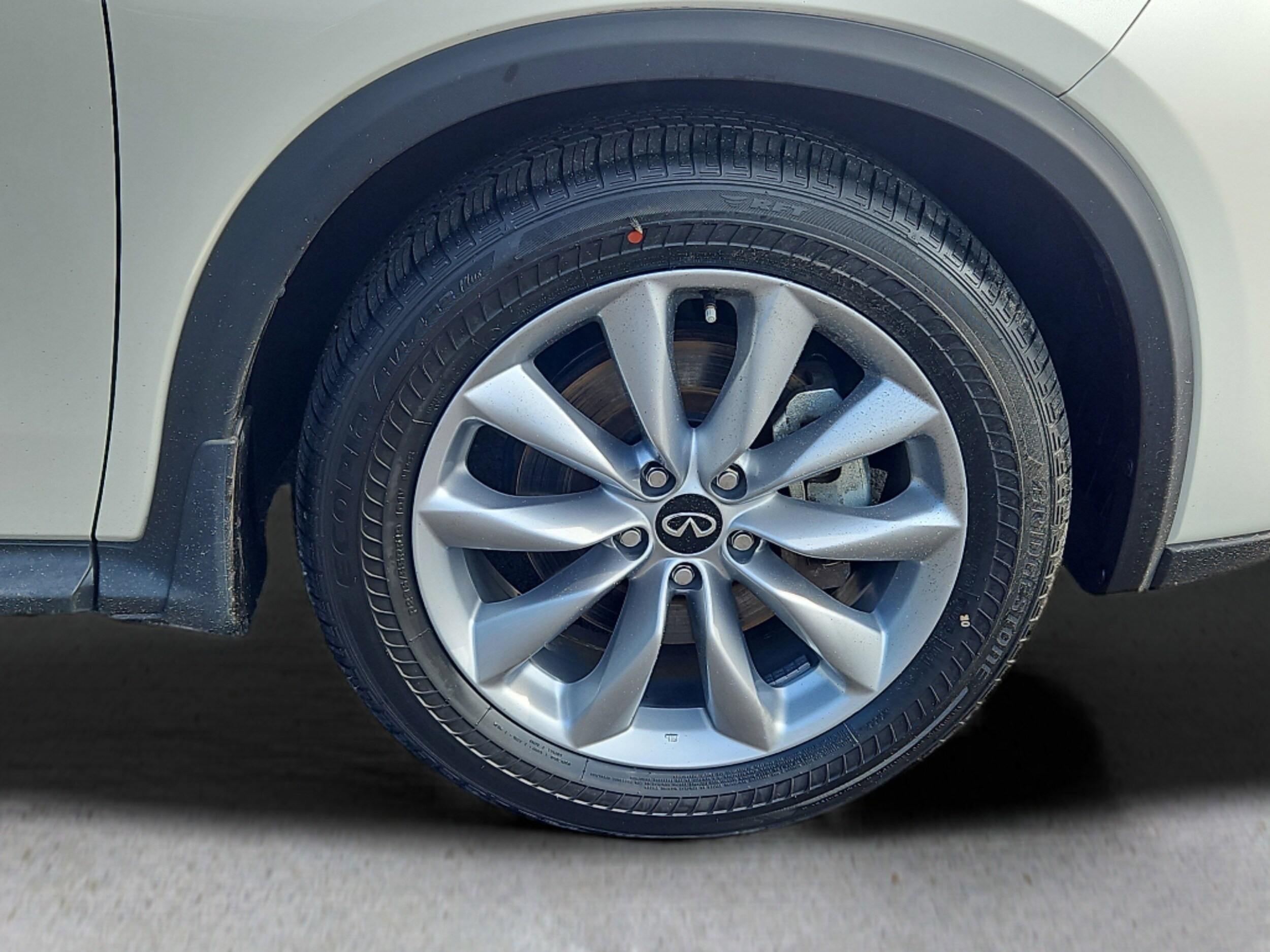 2022 Infiniti QX50 Luxe AWD photo 3