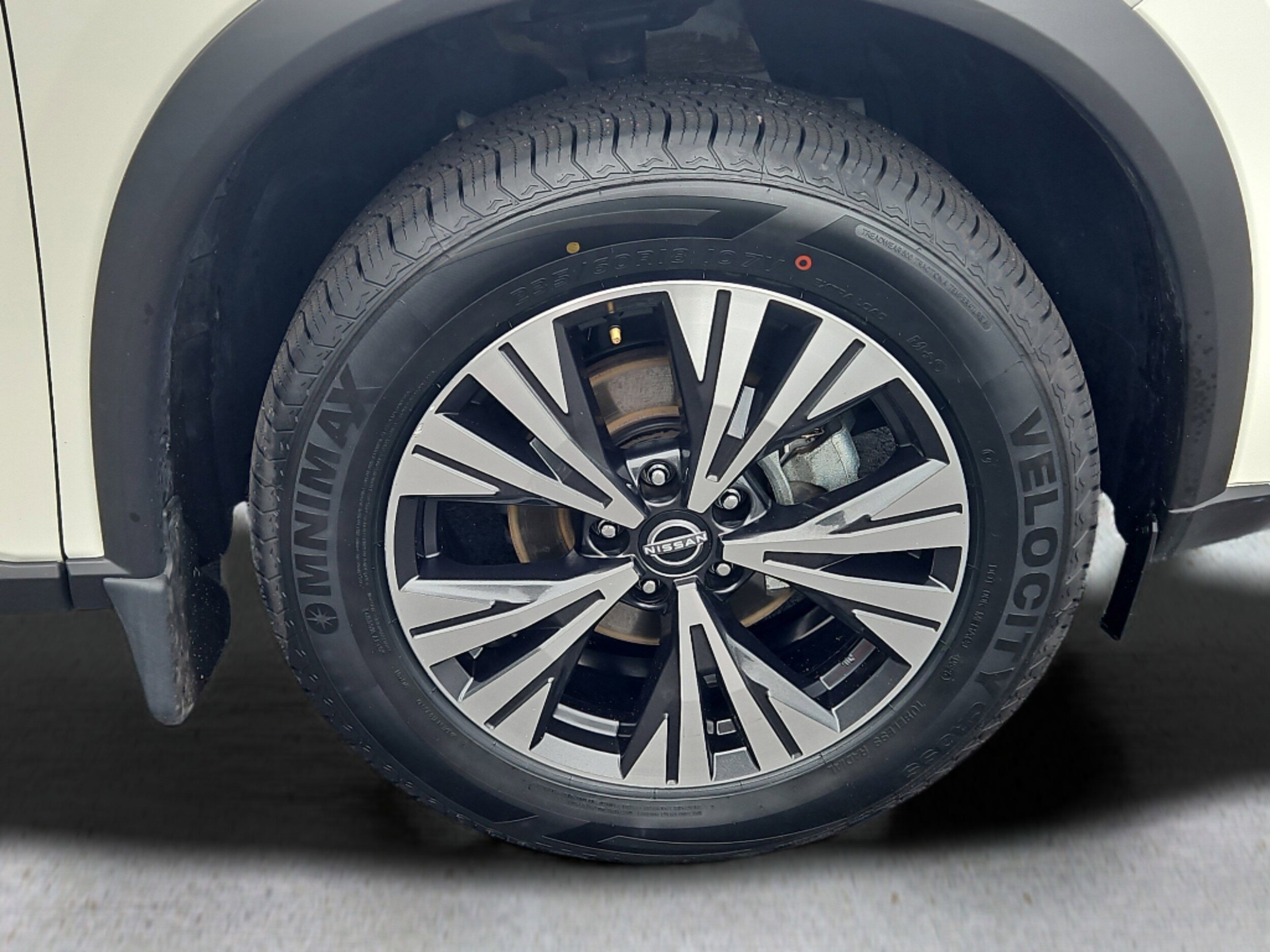 2022 Nissan Rogue SV photo 4
