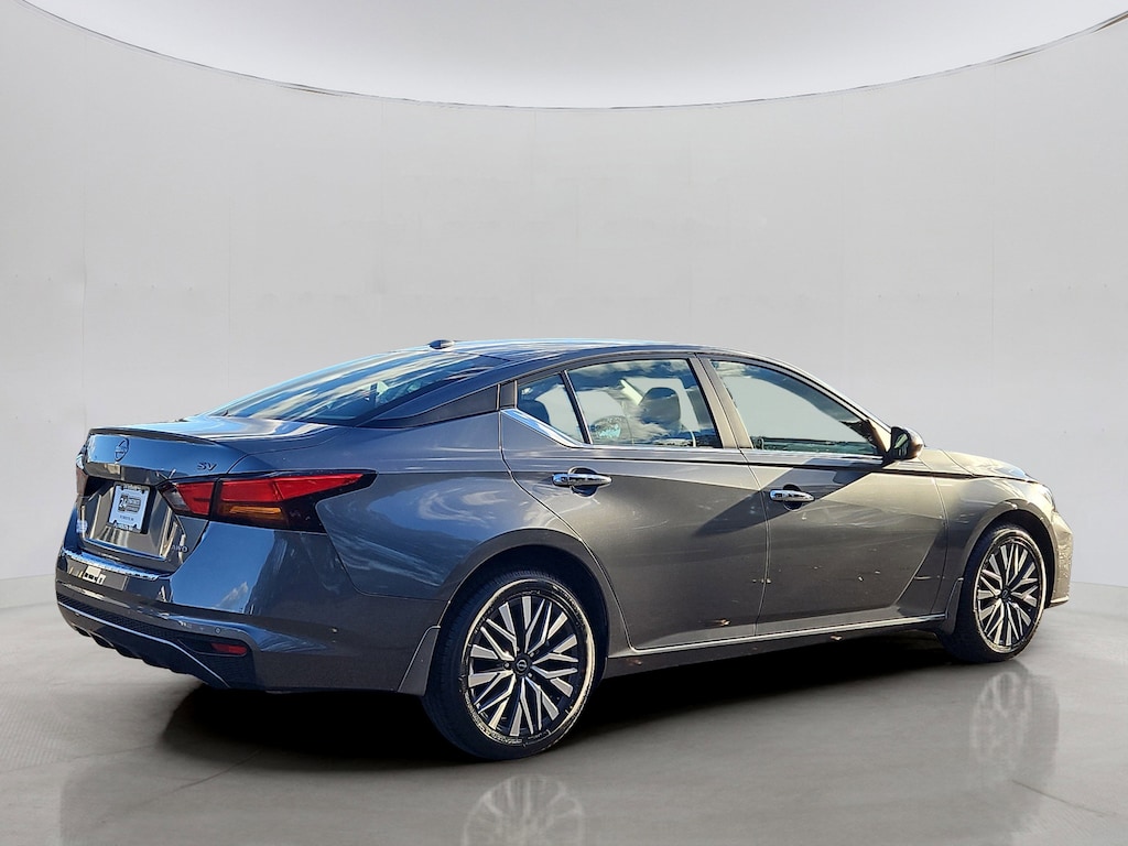 Used 2023 Nissan Altima 2.5 SV Sedan