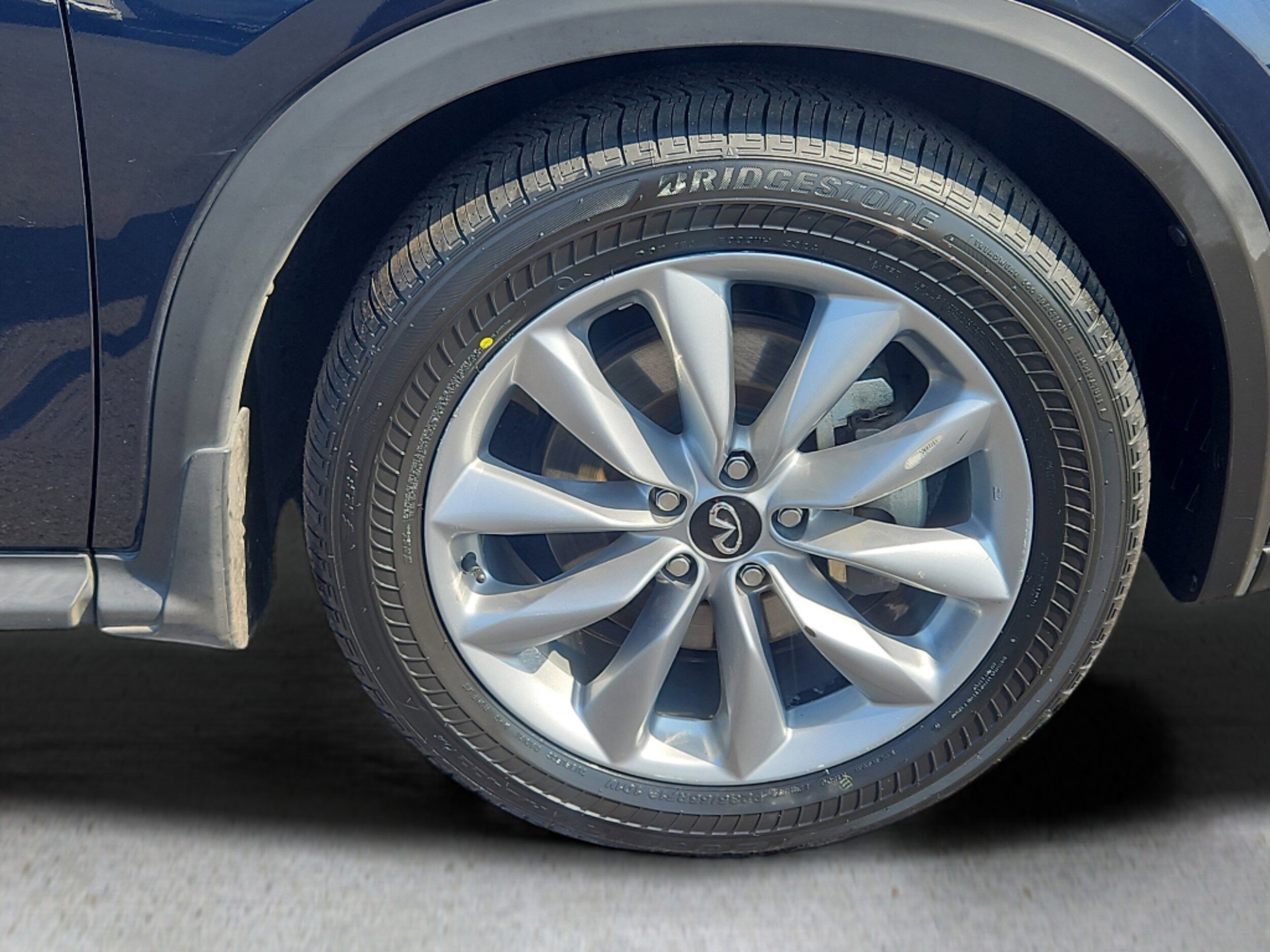 2022 Infiniti QX50 Luxe AWD photo 4