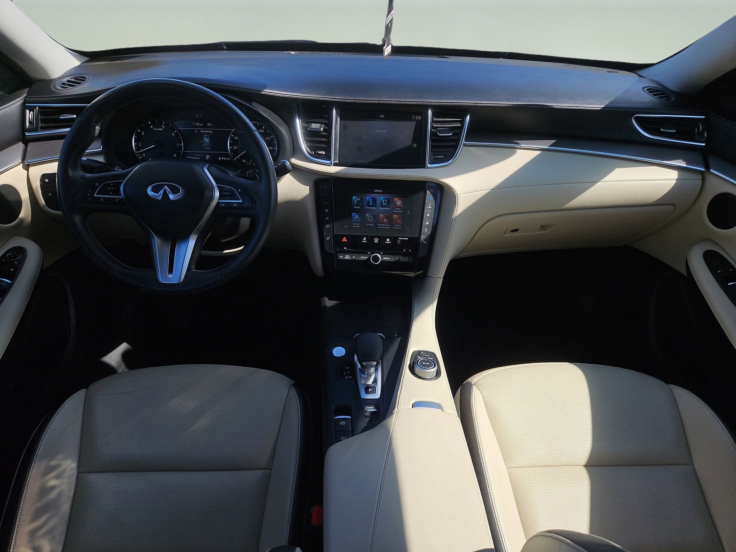 2022 Infiniti QX50 Luxe AWD photo 2
