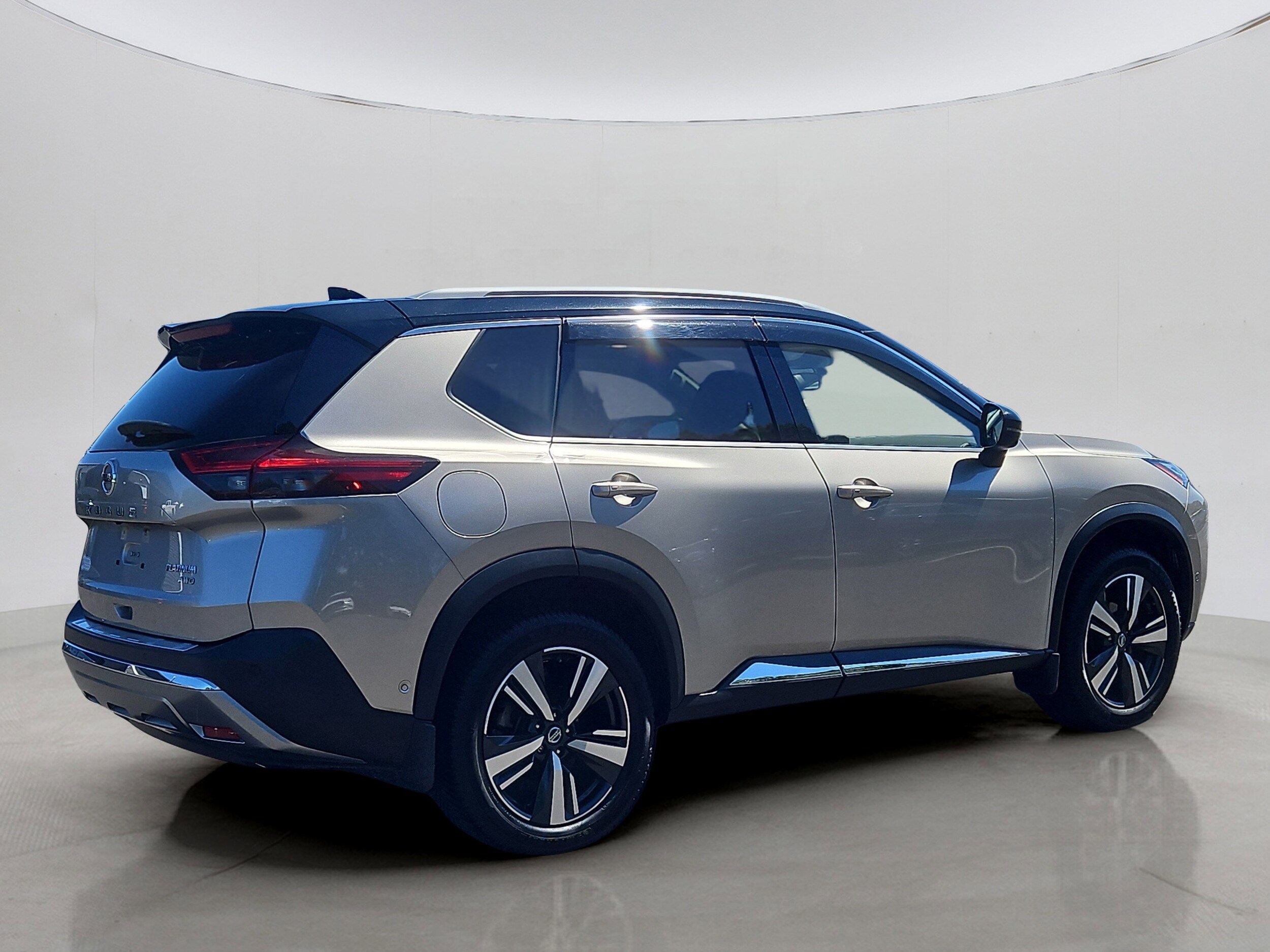 2021 Nissan Rogue AWD Platinum photo 3