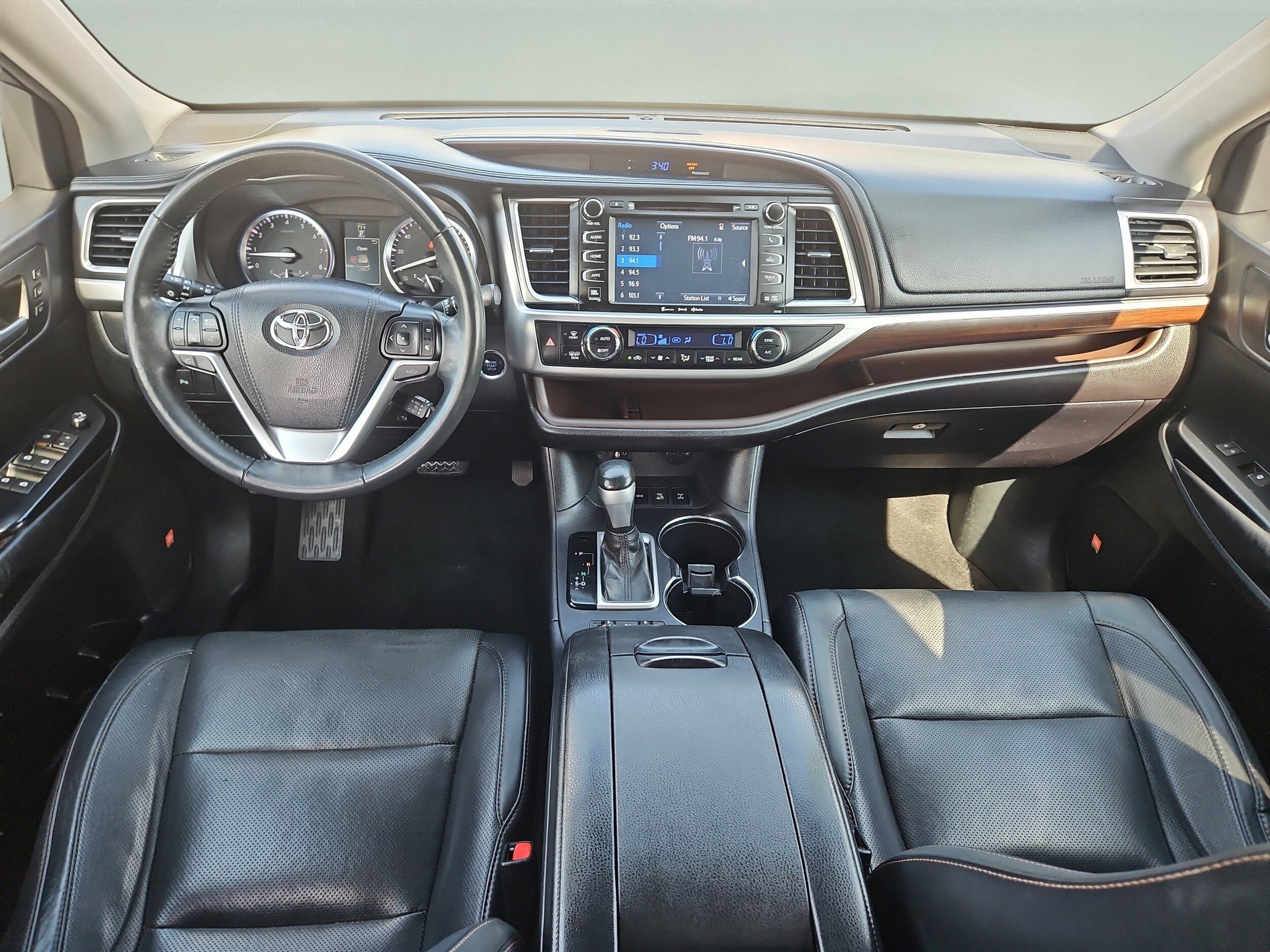 2016 Toyota Highlander Limited Platinum photo 2