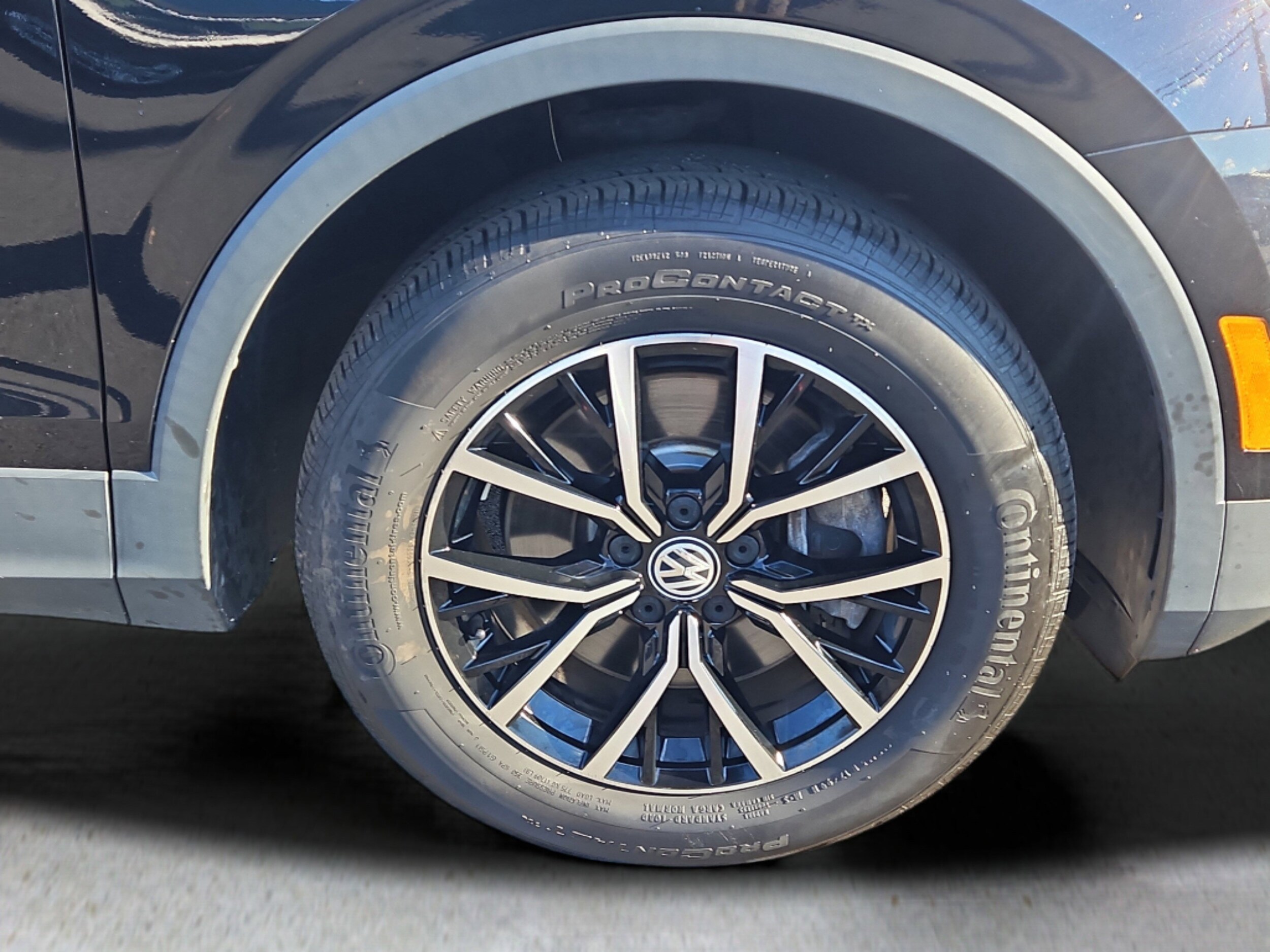 2021 Volkswagen Tiguan SE photo 3