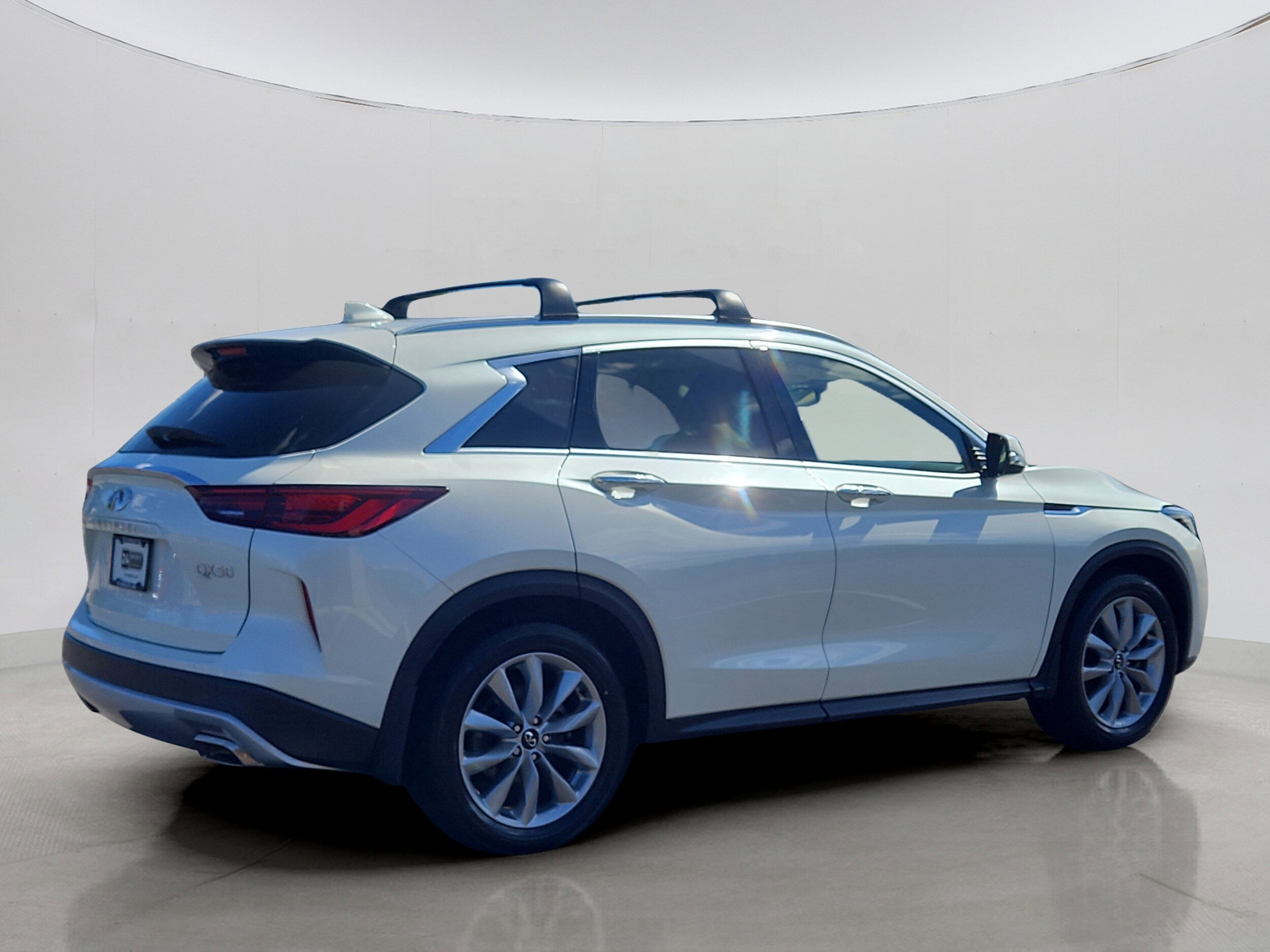 2022 Infiniti QX50 Luxe AWD photo 3