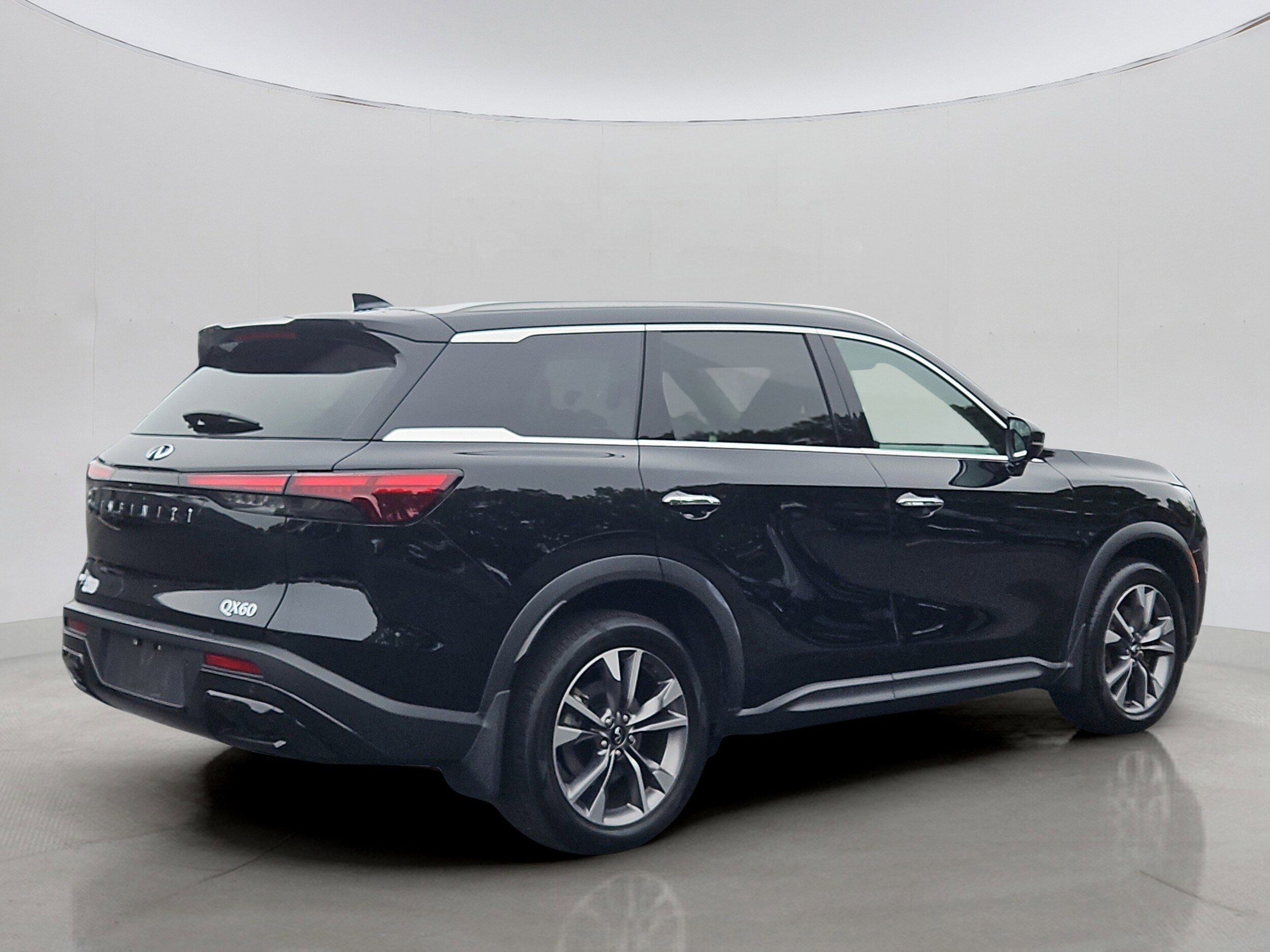 2023 Infiniti QX60 Luxe AWD photo 2