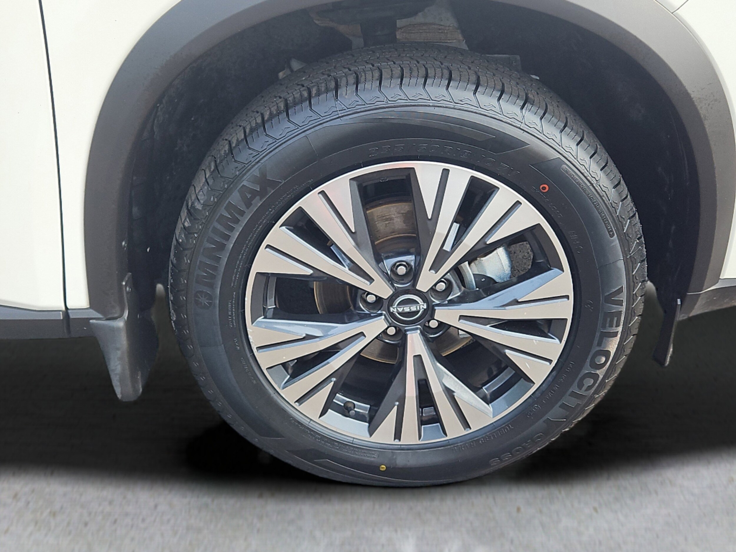 2023 Nissan Rogue AWD SV photo 4