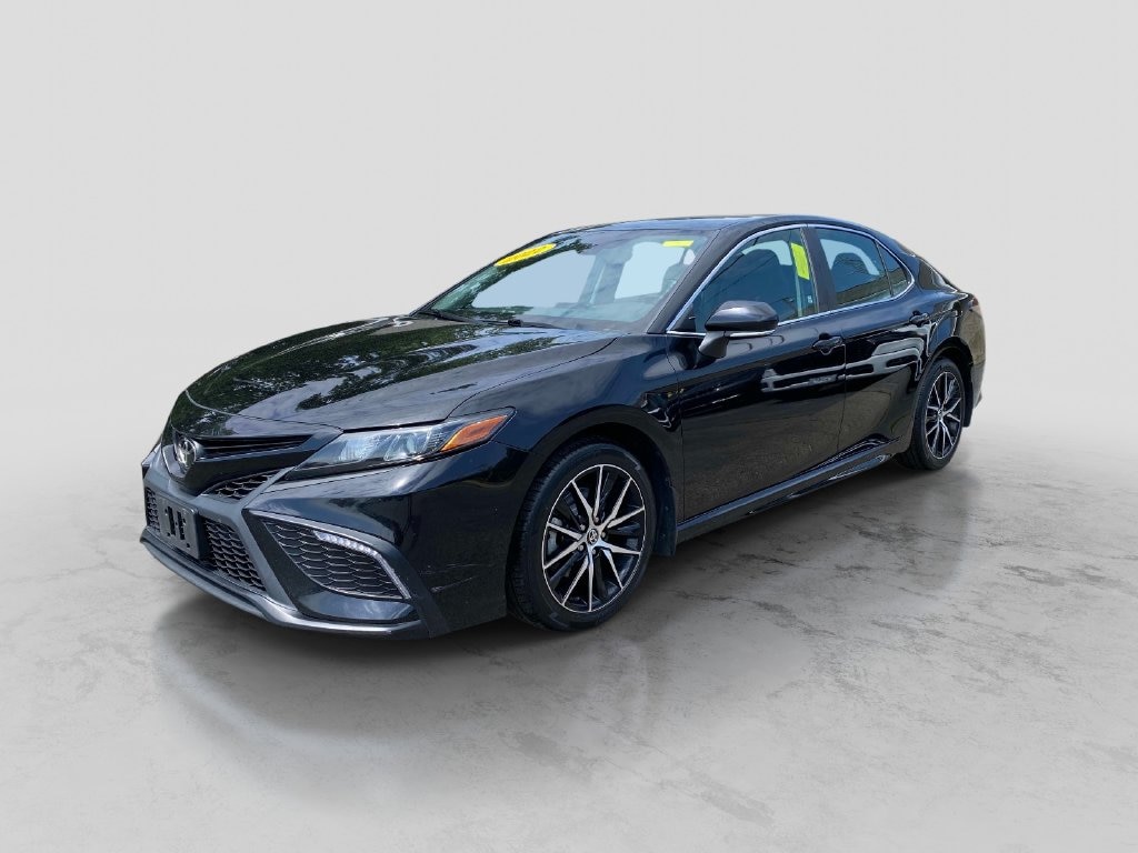 Used 2022 Toyota Camry SE Sedan