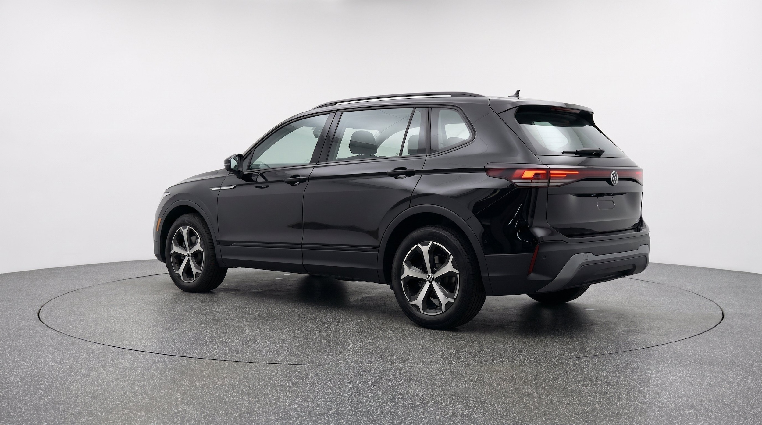 Thumbnail: 2026 Volkswagen Tiguan - 6