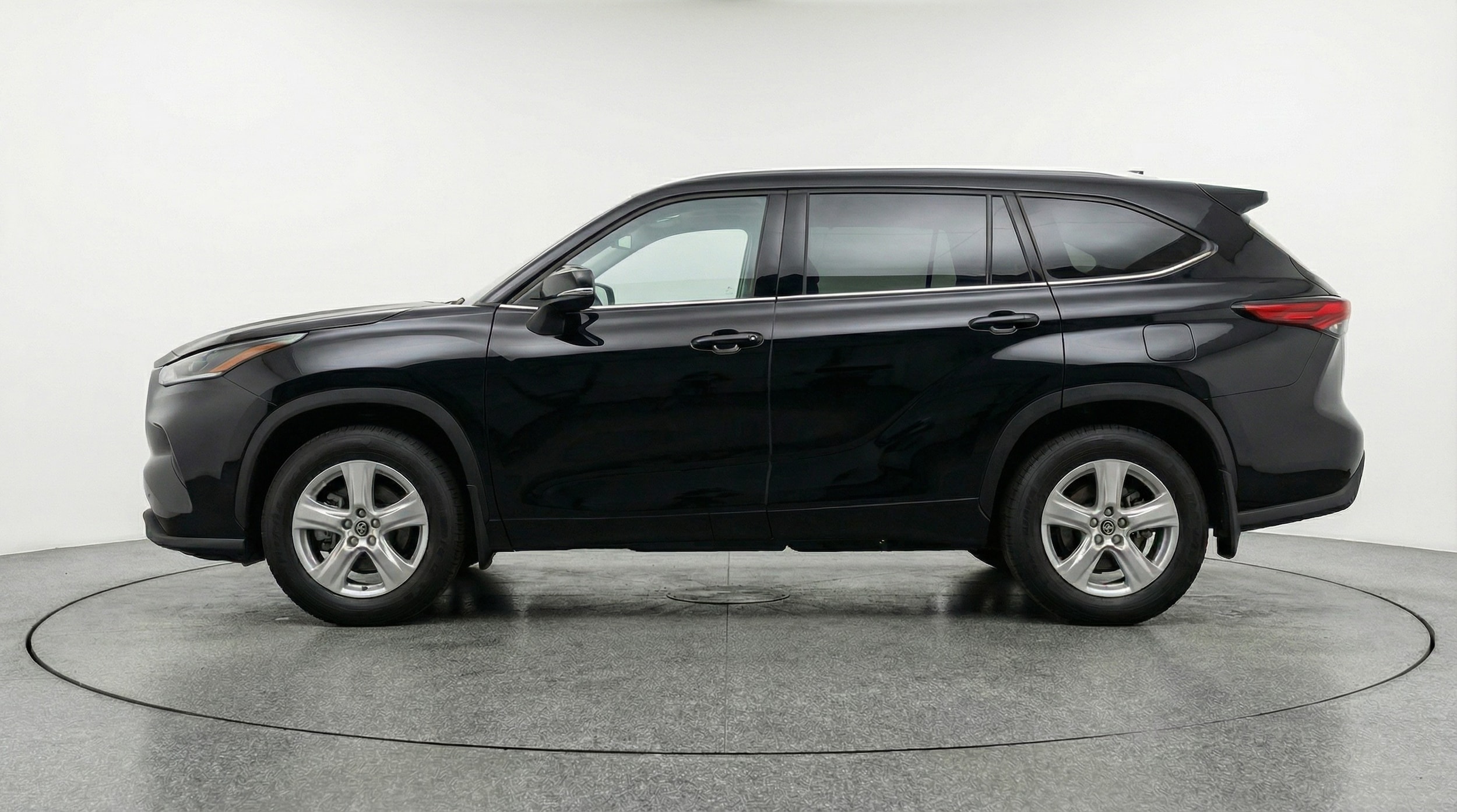 Thumbnail: 2025 Toyota Highlander - 4