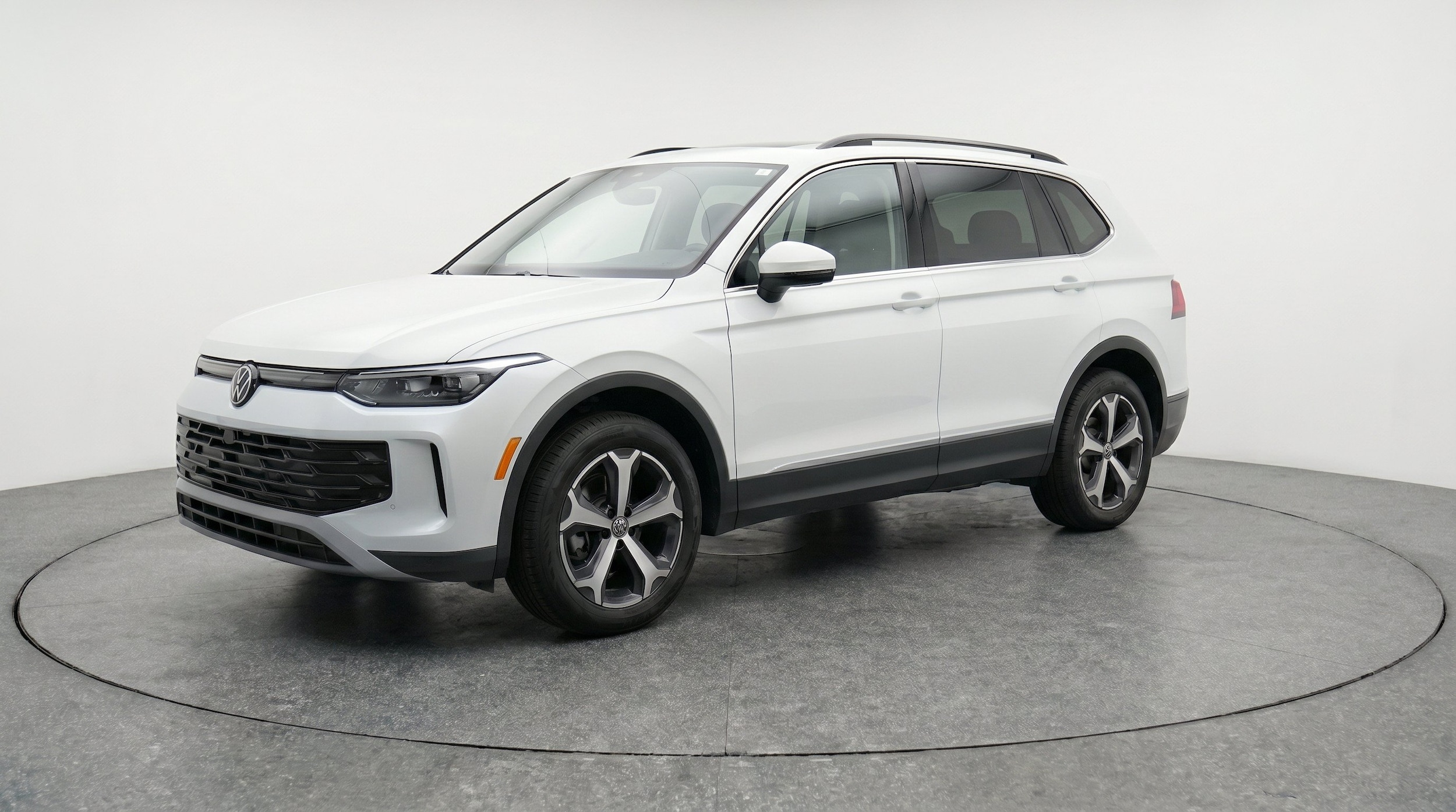 Thumbnail: 2026 Volkswagen Tiguan - 3