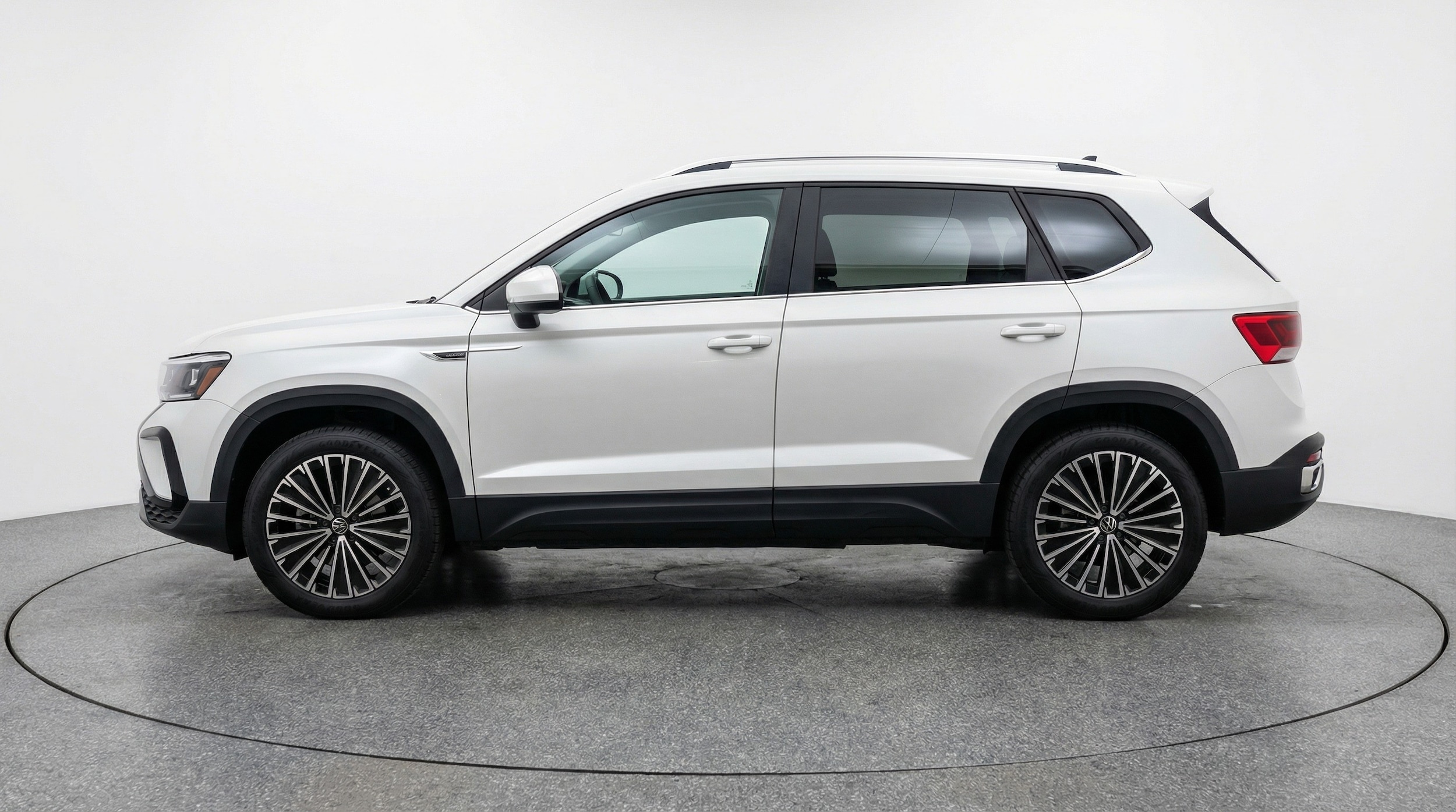 Thumbnail: 2025 Volkswagen Taos - 4