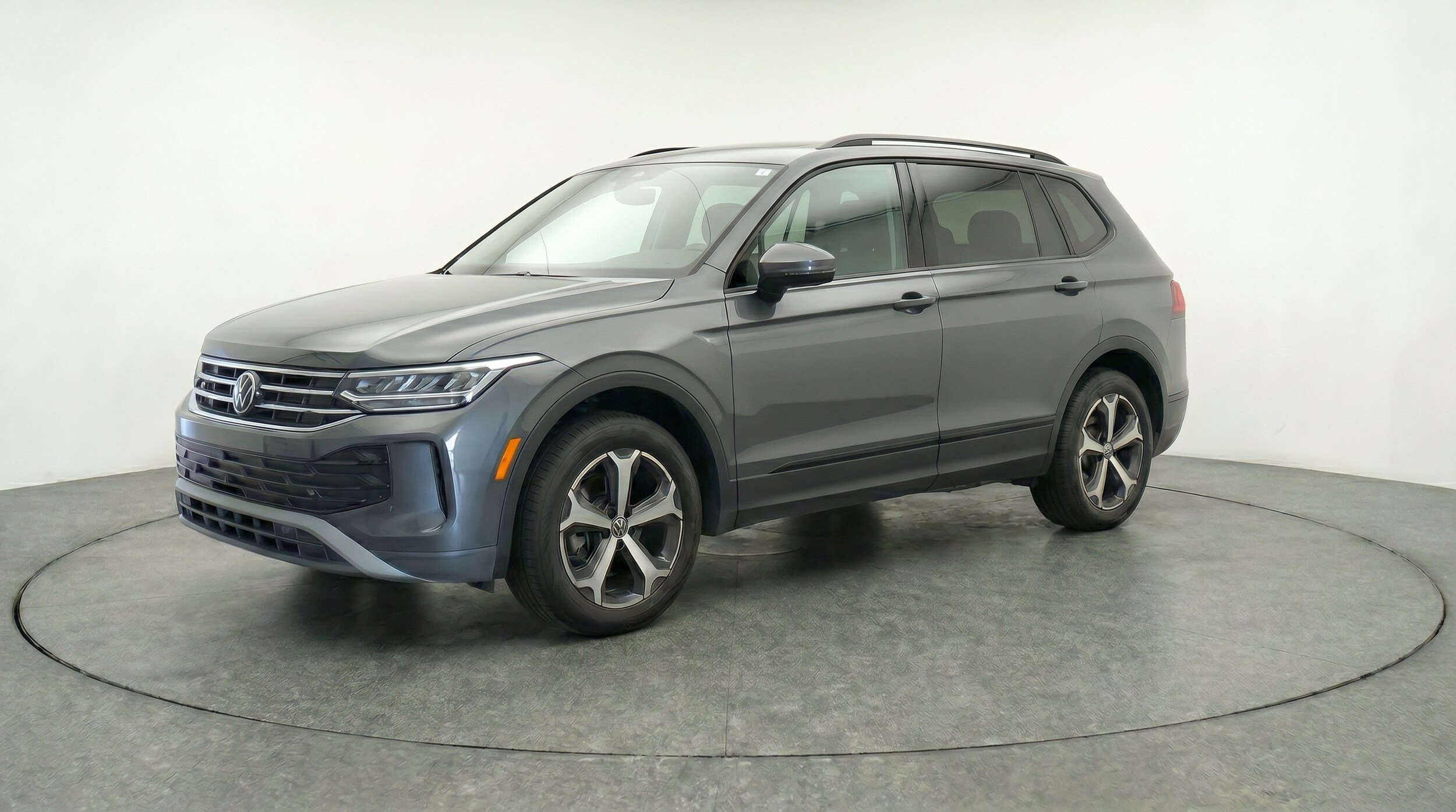 Thumbnail: 2026 Volkswagen Tiguan - 3