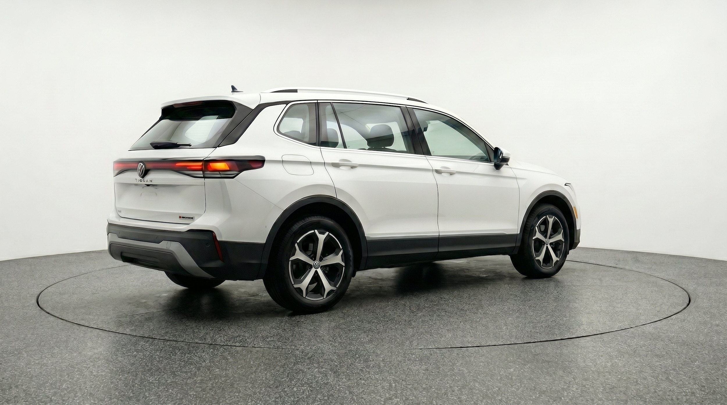 Thumbnail: 2026 Volkswagen Tiguan - 9
