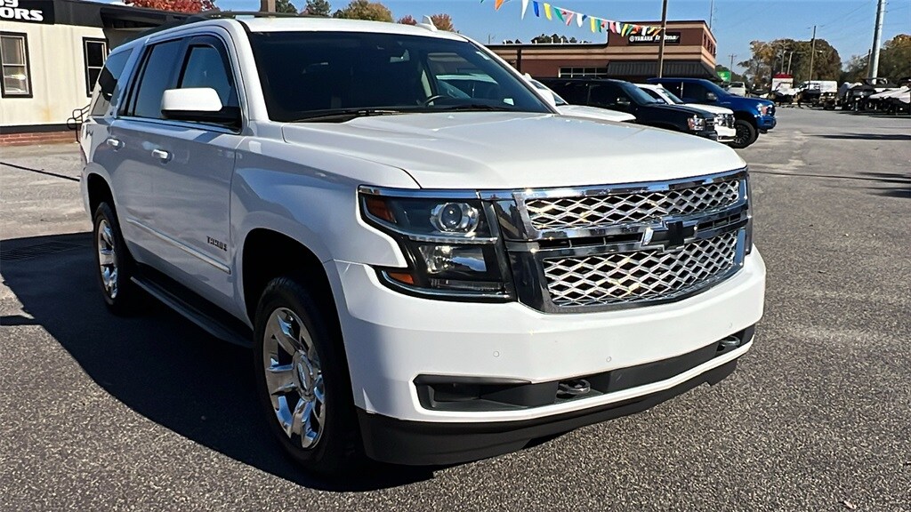 2017 Chevrolet Tahoe LT photo 3
