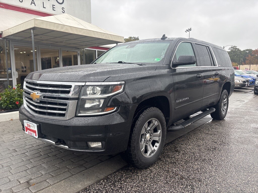 2020 Chevrolet Suburban LT photo 2