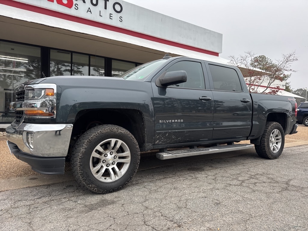 Used 2017 Chevrolet Silverado 1500 LT w/1LT Truck Crew Cab