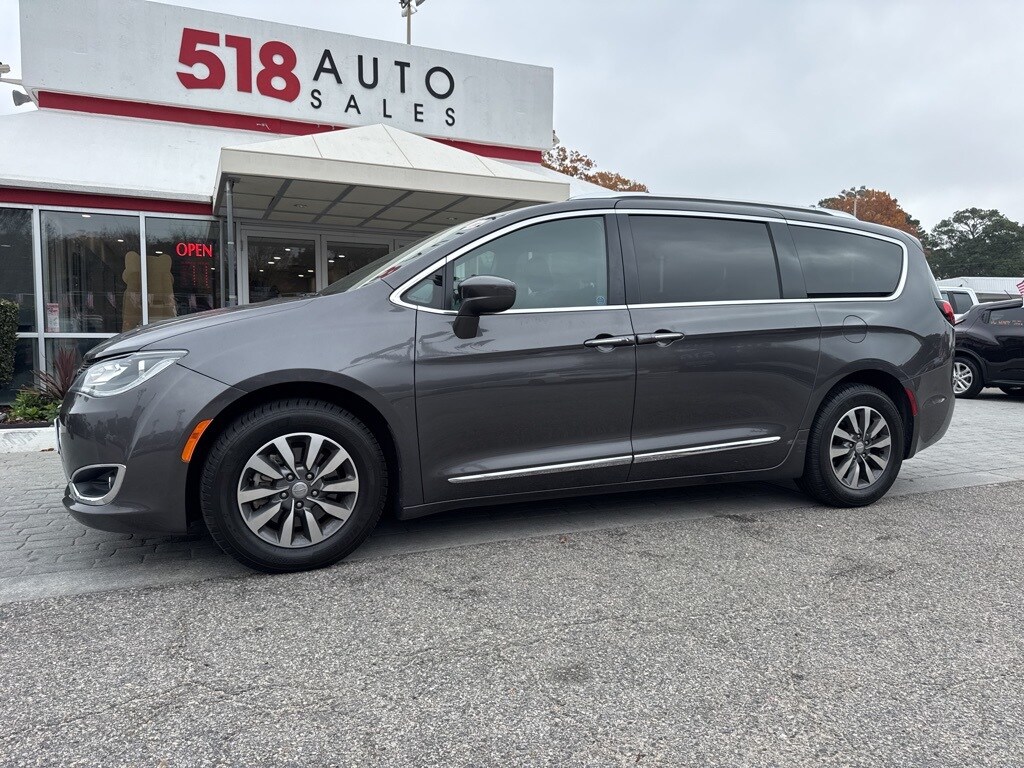 2020 Chrysler Pacifica Touring Plus photo 2