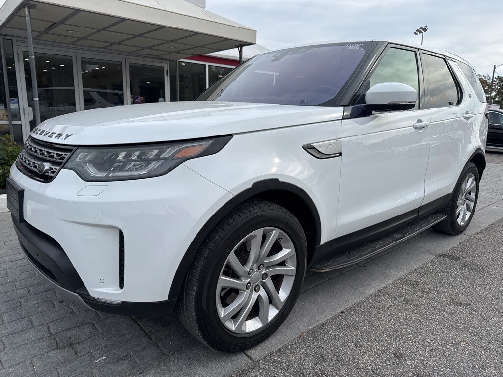 2017 Land Rover Discovery HSE photo 2