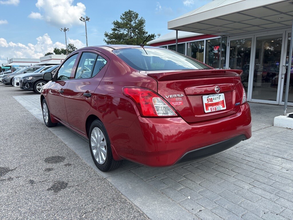2015 Nissan Versa 1.6 S photo 3
