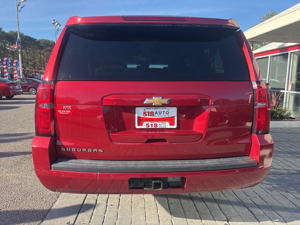 2015 Chevrolet Suburban 1500 LT photo 3