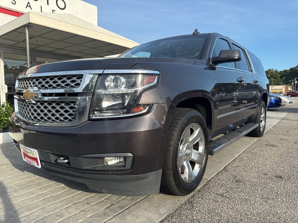 2017 Chevrolet Suburban LT photo 2