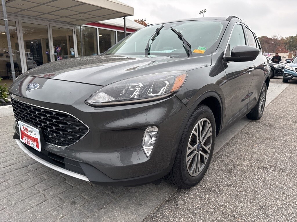 2020 Ford Escape SEL photo 3