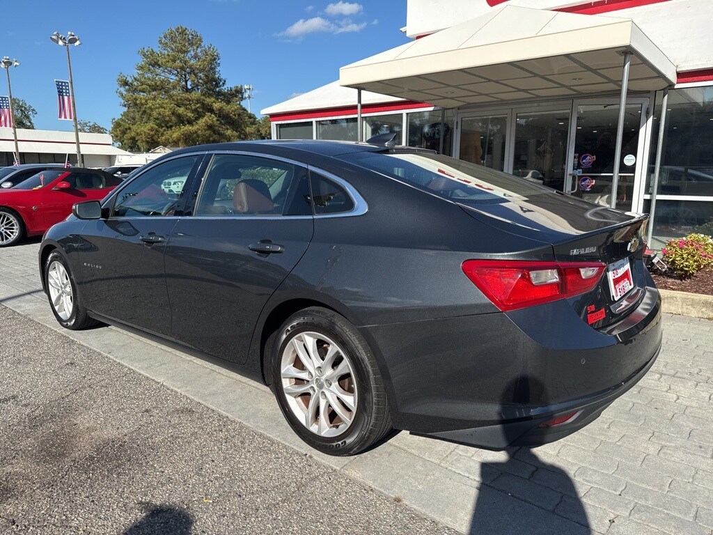 2017 Chevrolet Malibu Hybrid photo 3