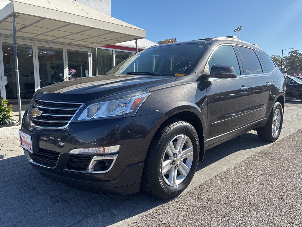 2014 Chevrolet Traverse 1LT photo 2