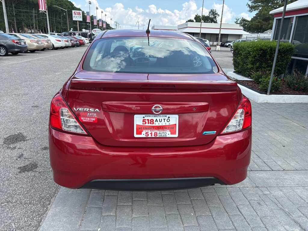 2015 Nissan Versa 1.6 S photo 4