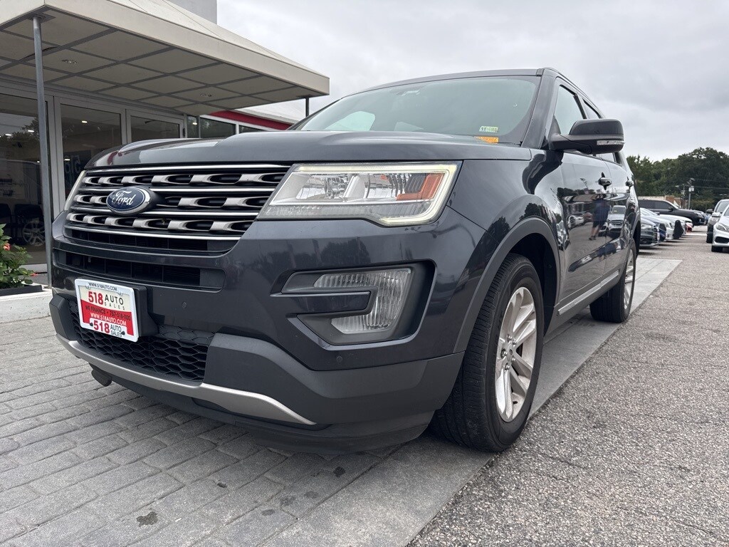 2017 Ford Explorer XLT photo 3