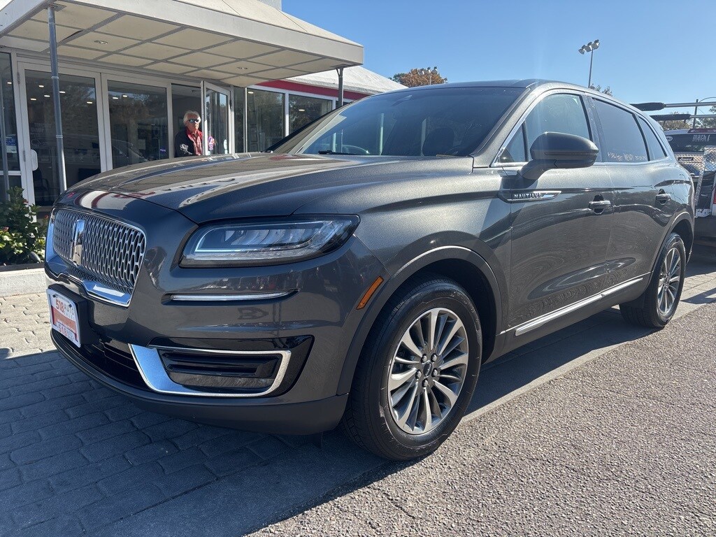 2019 Lincoln Nautilus Select photo 2