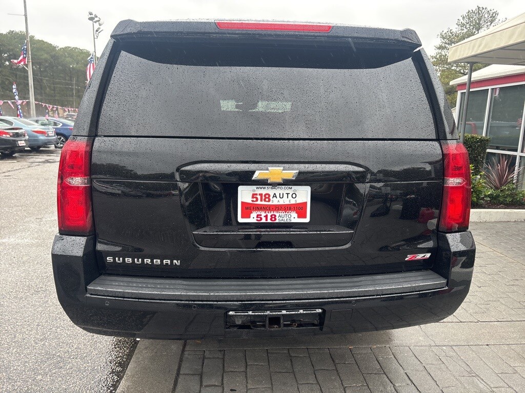 2020 Chevrolet Suburban LT photo 4