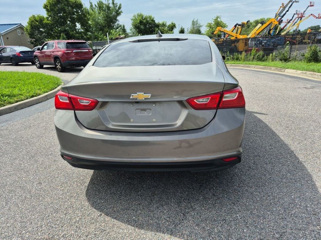 Used 2017 Chevrolet Malibu LT w/1LT Sedan