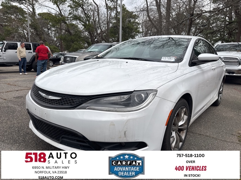 2015 Chrysler 200 S's photo