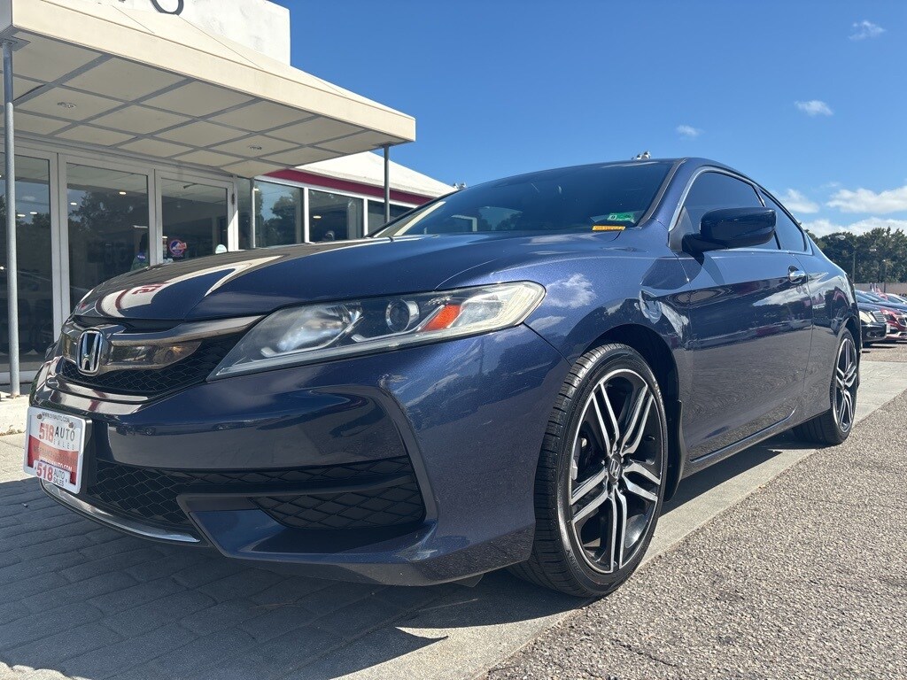 2017 Honda Accord photo 2