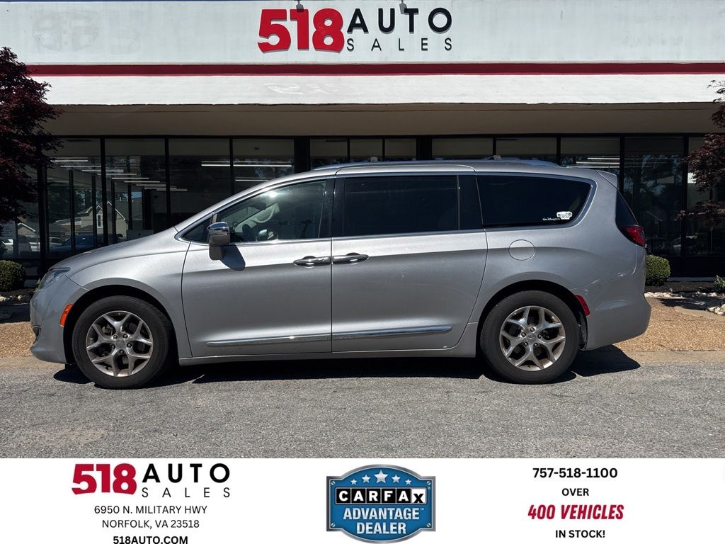 2017 Chrysler Pacifica Limited's photo