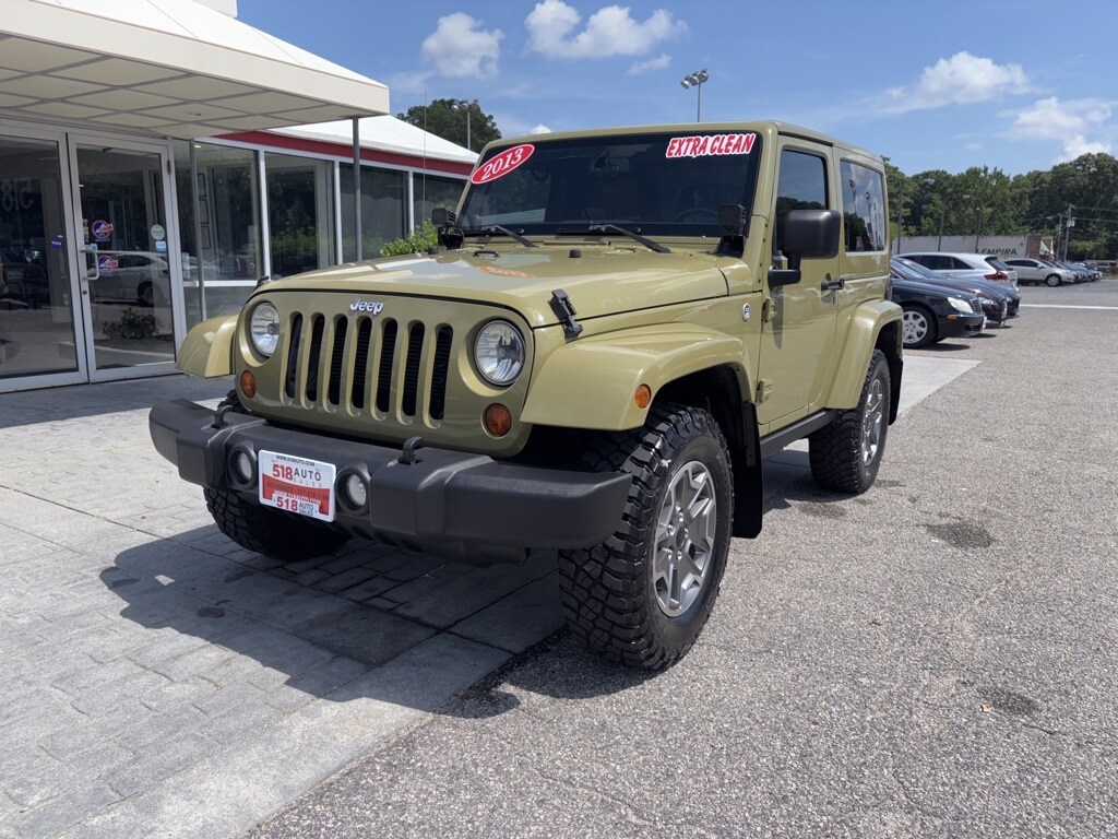 2013 Jeep Wrangler Rubicon photo 2