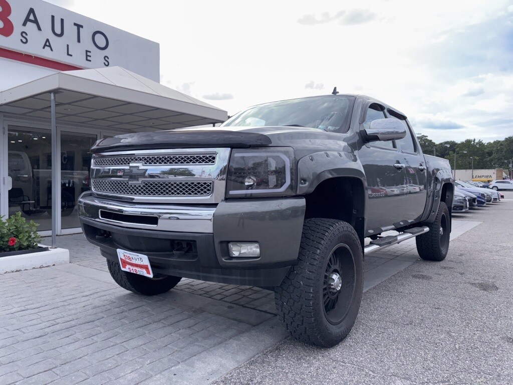 2011 Chevrolet Silverado 1500 LT photo 2