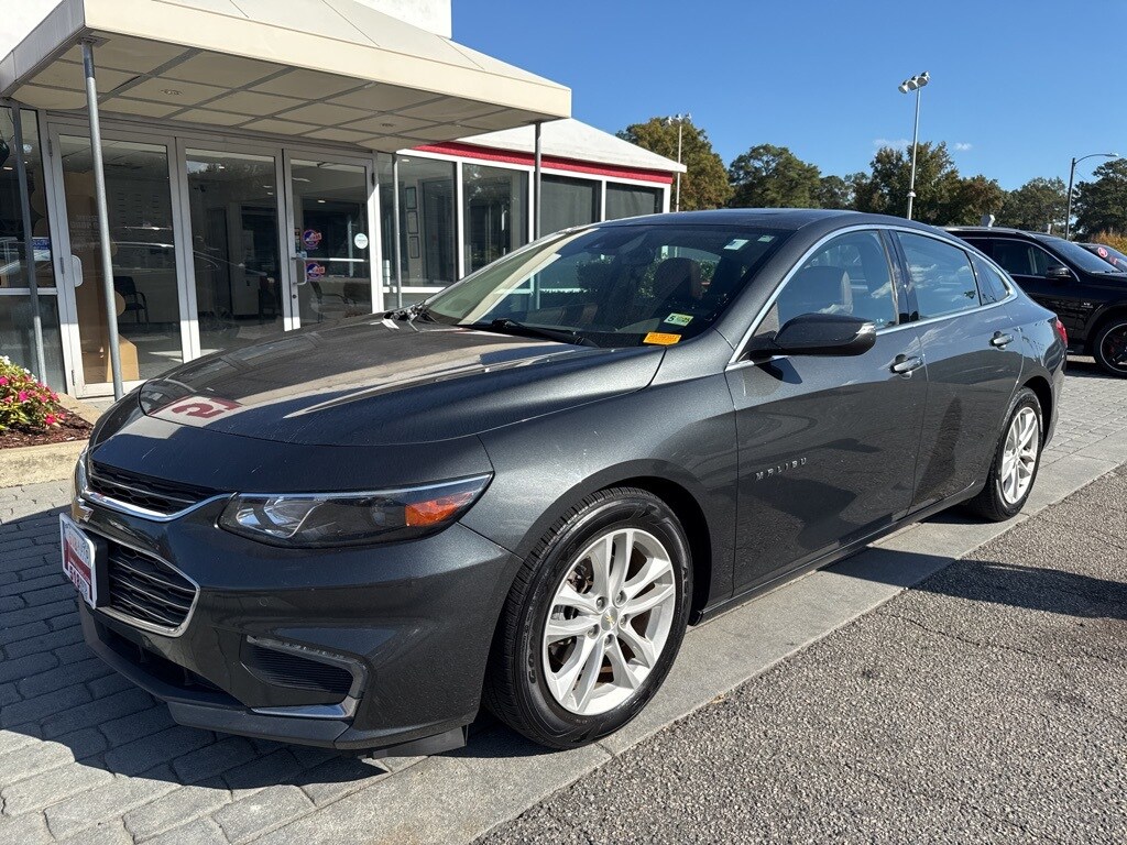 2017 Chevrolet Malibu Hybrid photo 2