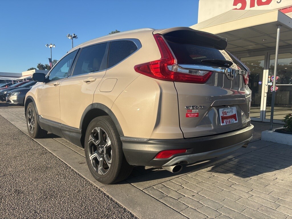 2017 Honda CR-V Touring photo 3