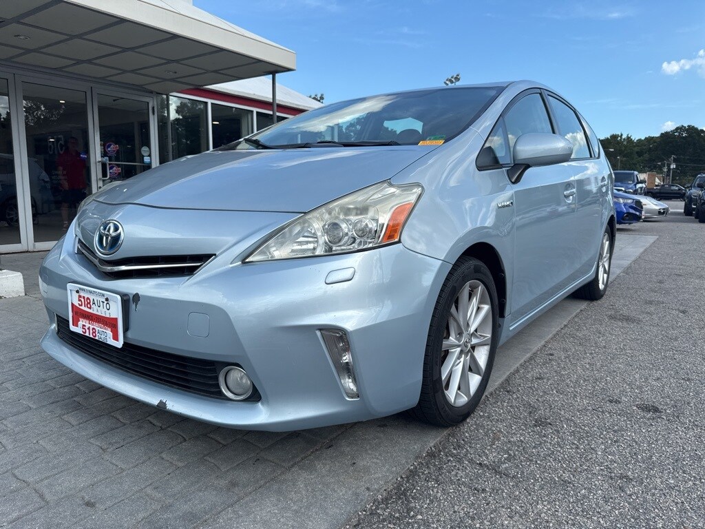 2014 Toyota Prius V Five photo 3