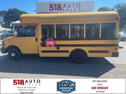 2003 Chevrolet Express Cutaway Base w/C7L/C7N Truck