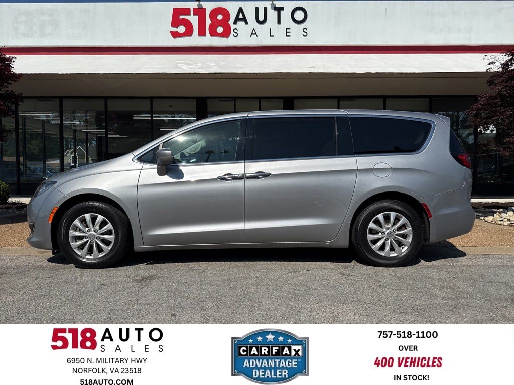 2018 Chrysler Pacifica Touring Plus's photo
