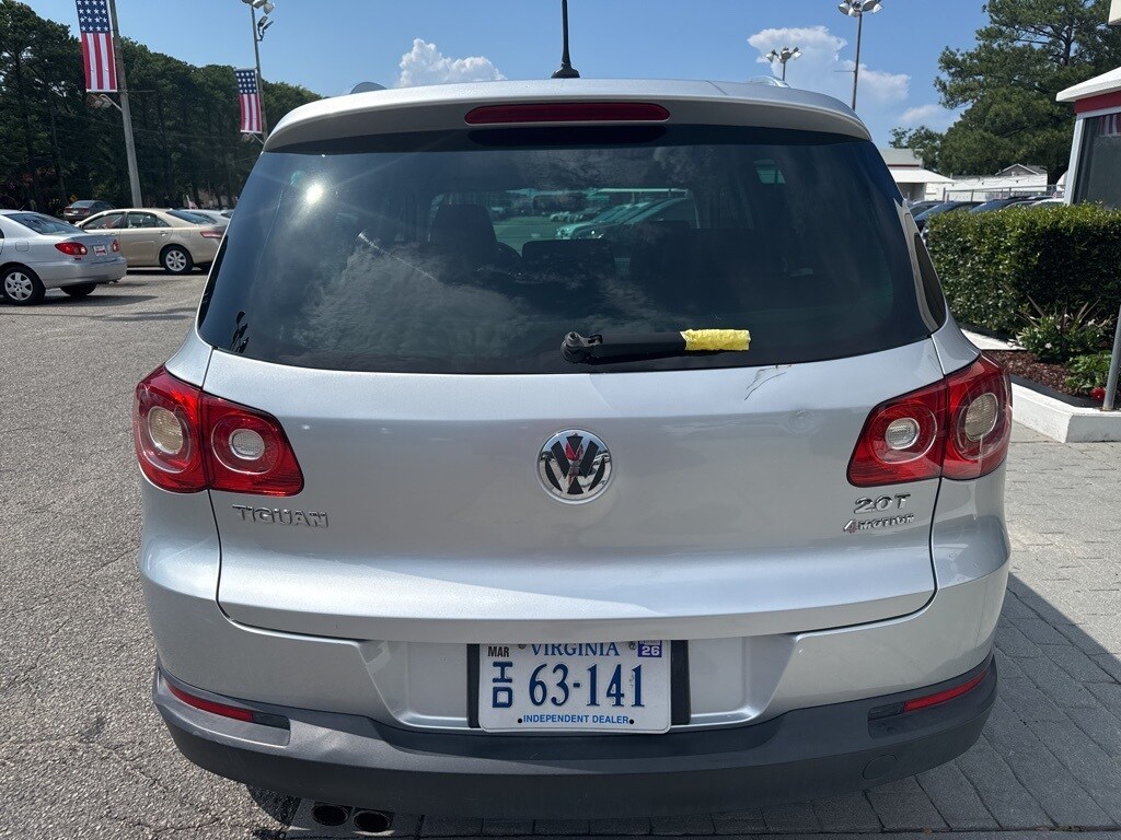 2011 Volkswagen Tiguan SEL photo 4