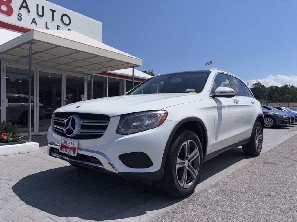 2017 Mercedes Benz GLC 300 photo 2