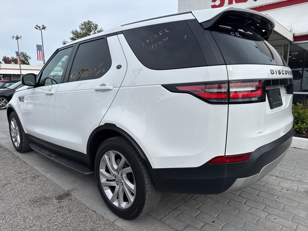 2017 Land Rover Discovery HSE photo 3