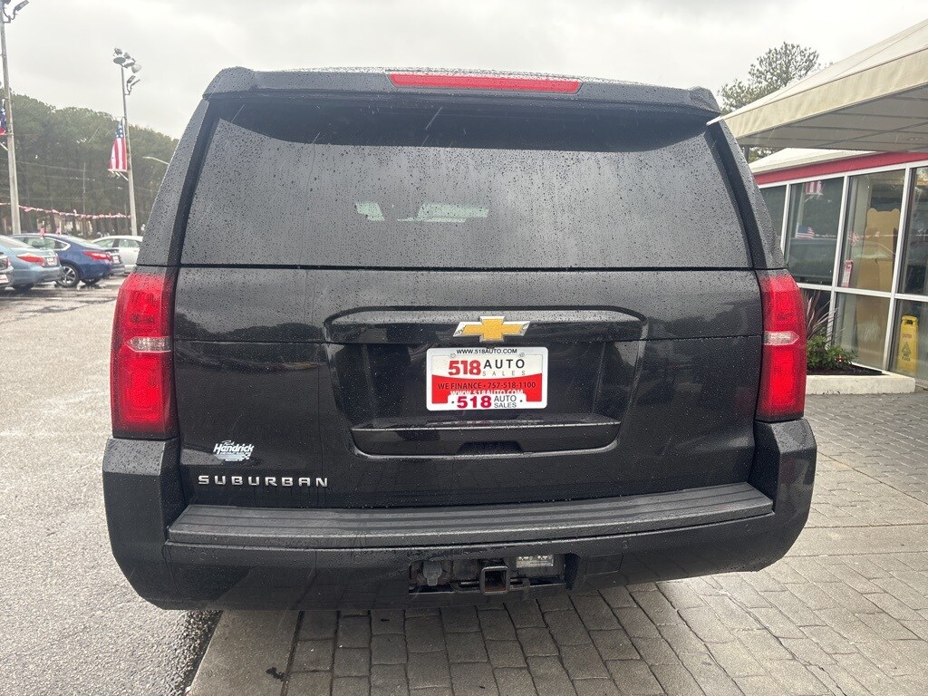 2015 Chevrolet Suburban 1500 LT photo 2