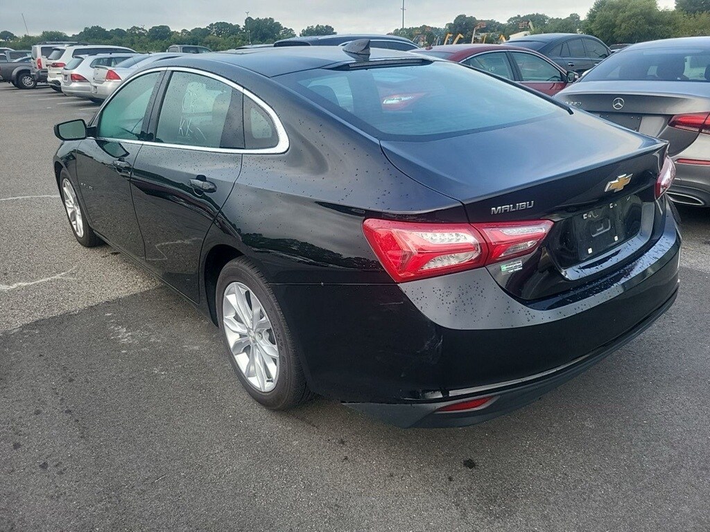 2022 Chevrolet Malibu 1LT photo 2